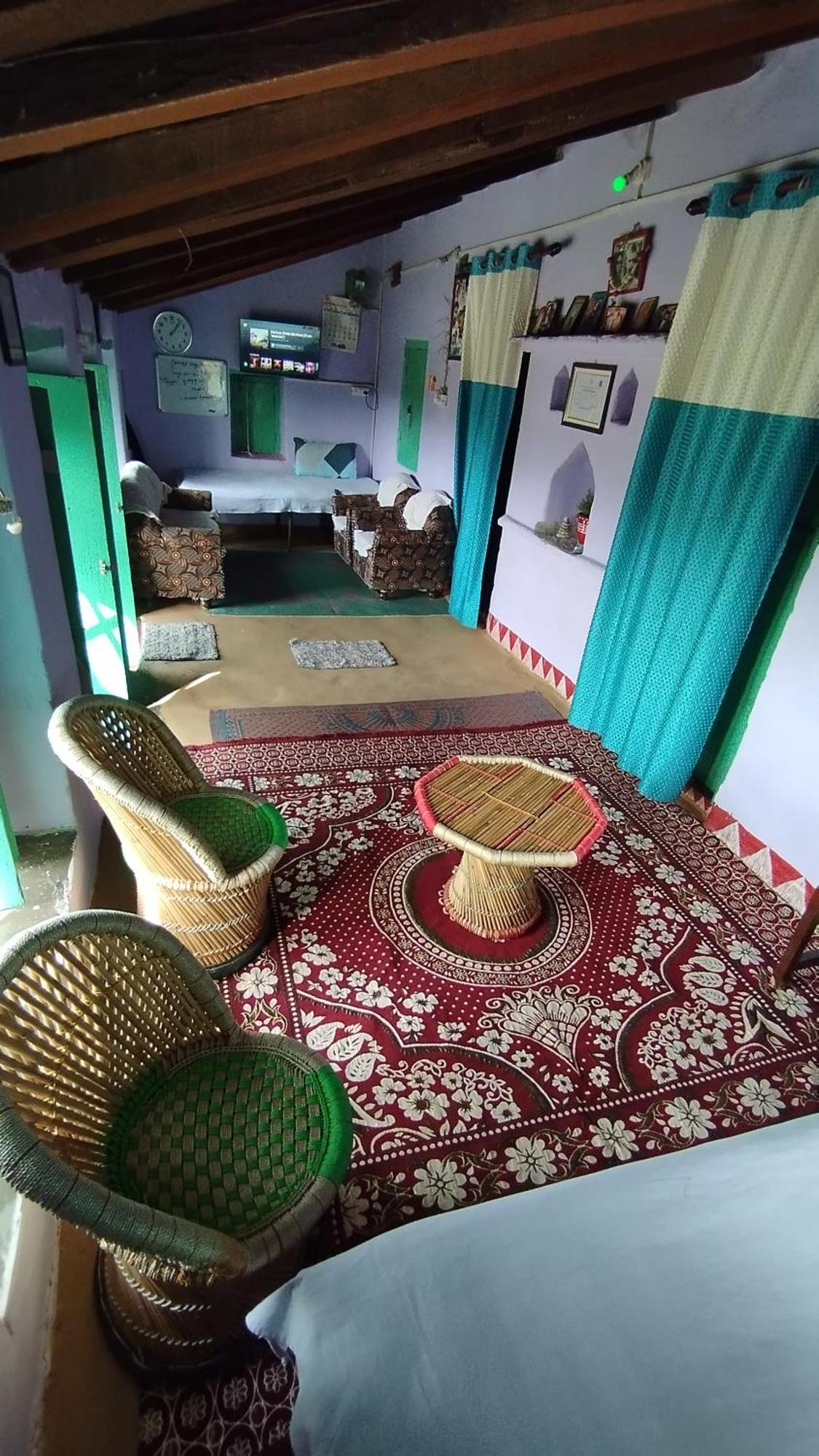 Dwarahat Village Homestay- Pahadi Ghar Ruang foto