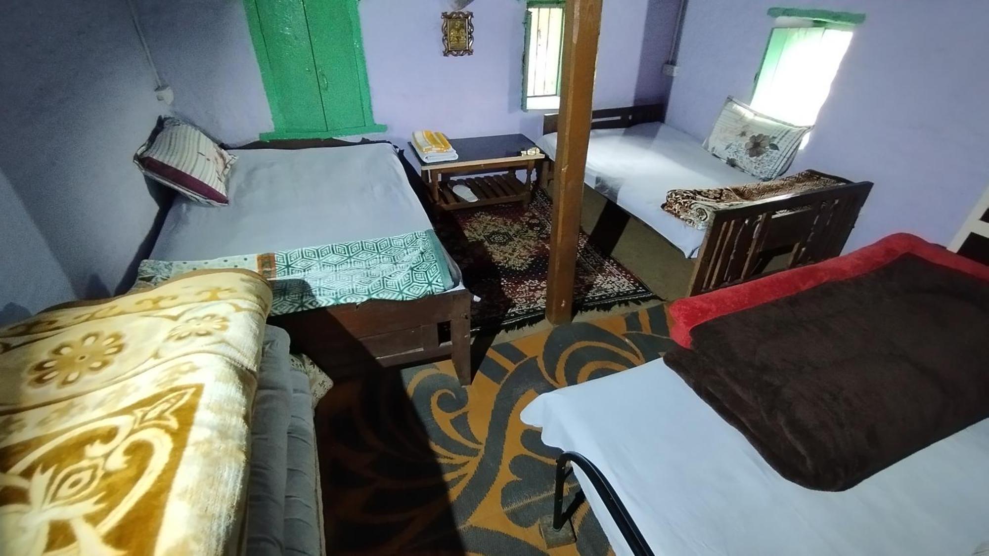 Dwarahat Village Homestay- Pahadi Ghar Ruang foto